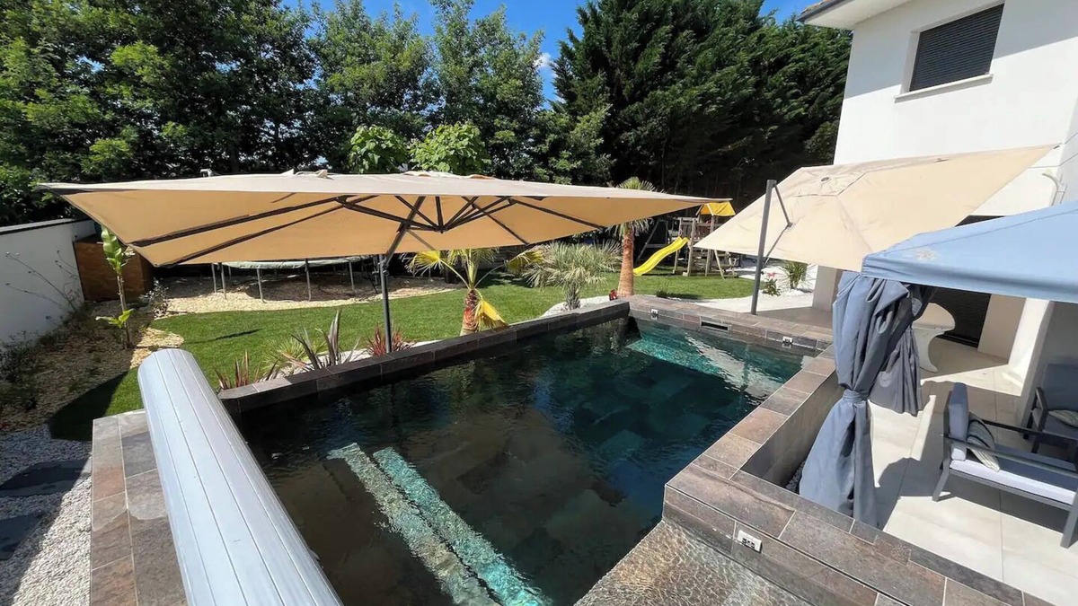 Saint-Medard-en-Jalles House | Ideal for families/Activities/Heated pool/Air conditioning/Between Bordeaux and the ocean
