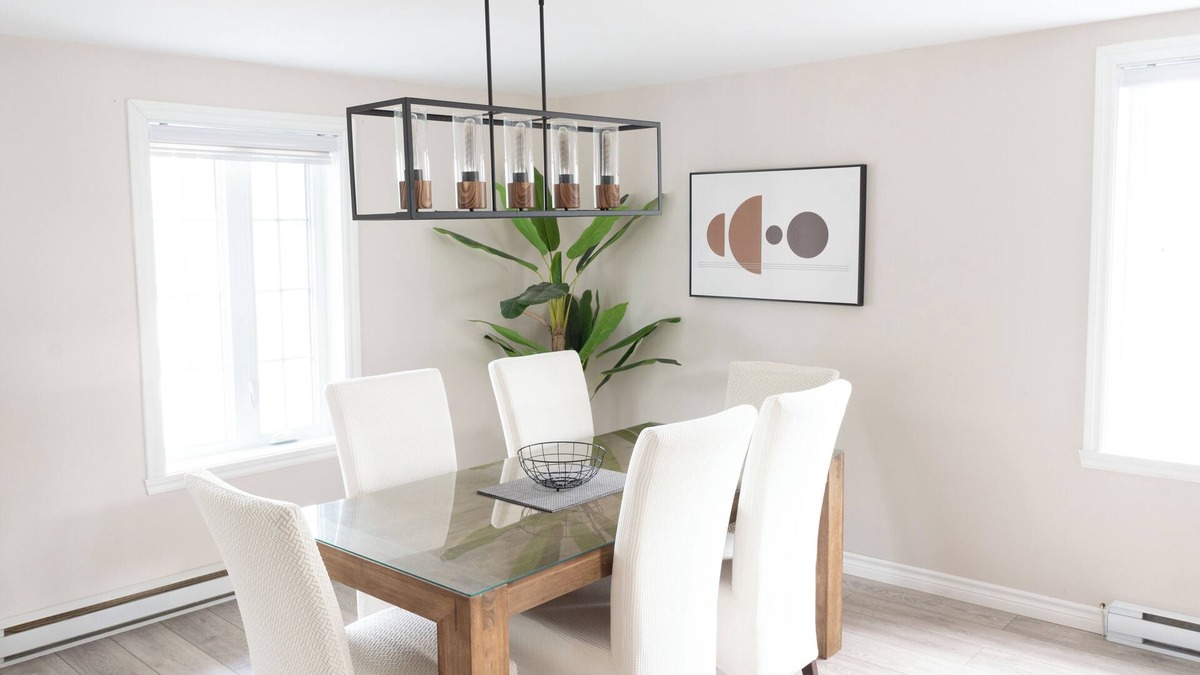 Desjardins House | Ideal for 1 or 2 families 3min to the ferry Well-equipped house Parking + Garden
