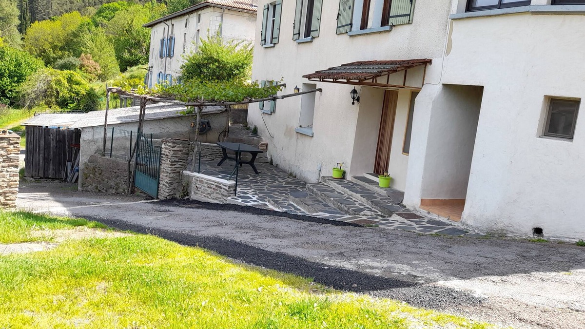 Saumane Apartment | Ideal for a family of 5.