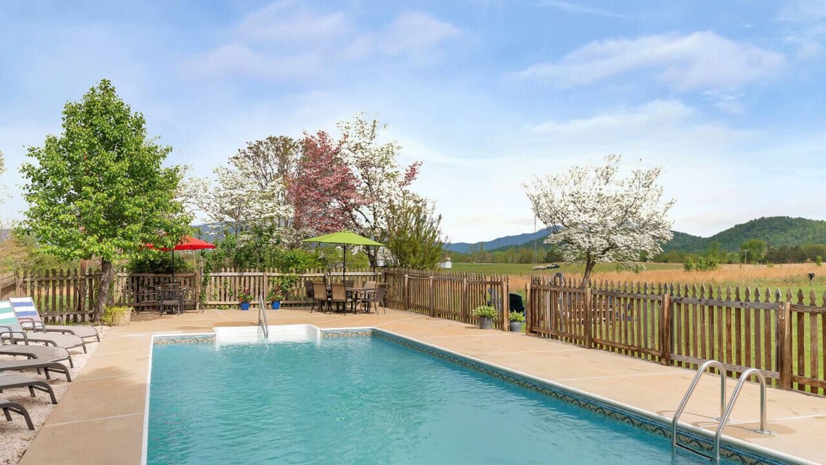 Arrington House | Ideal for a large family, few couples, or girlfriends to spend a long weekend/mountain getaway