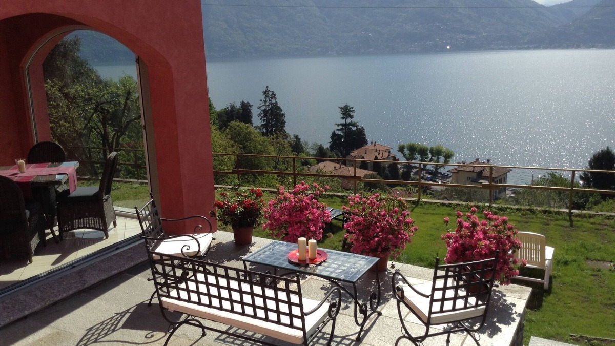 Santa Maria - Rezzonico Apartment | Ideal for couples or families to spend unforgettable holidays on WI-FI