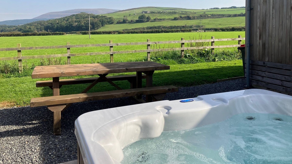 Newton Stewart Cottage | Ideal for couples or small families, Willow Lodge offers a relaxing haven in a beautiful part of Sco