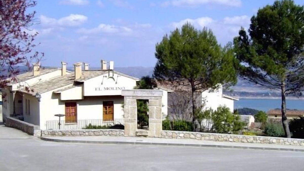Alocen Cottage | "Ideal for families" - Spend 2 nights for € 560. From March 21 to April 2, 2019