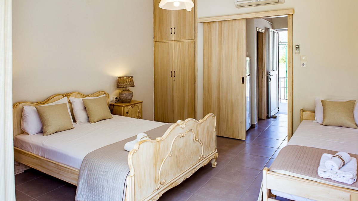 Koropi Apartment | Ideal for Family and Group Holidays!MARTINICA SEASIDE RESORT!