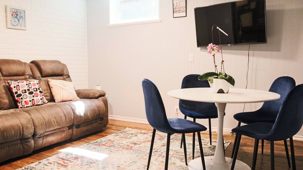 West Deane Park Apartment | Ideal for long stays Near/airport Gym-Parking