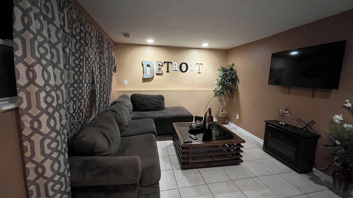 Detroit House | Ideal for monthly stays. Short term rentals will receive 20% off booking.