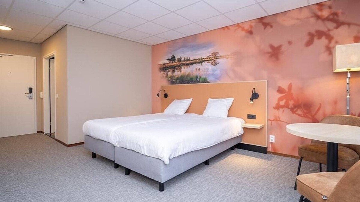 Dwingeloo Hotel | Ideal for Relaxing Stay! Free Parking, Close to Planetron Cinedome!