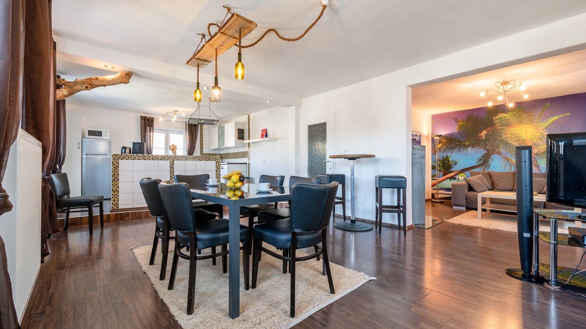 Fischach House | Ideal for trips to Augsburg, Legoland, Munich, Ulm . fully equipped