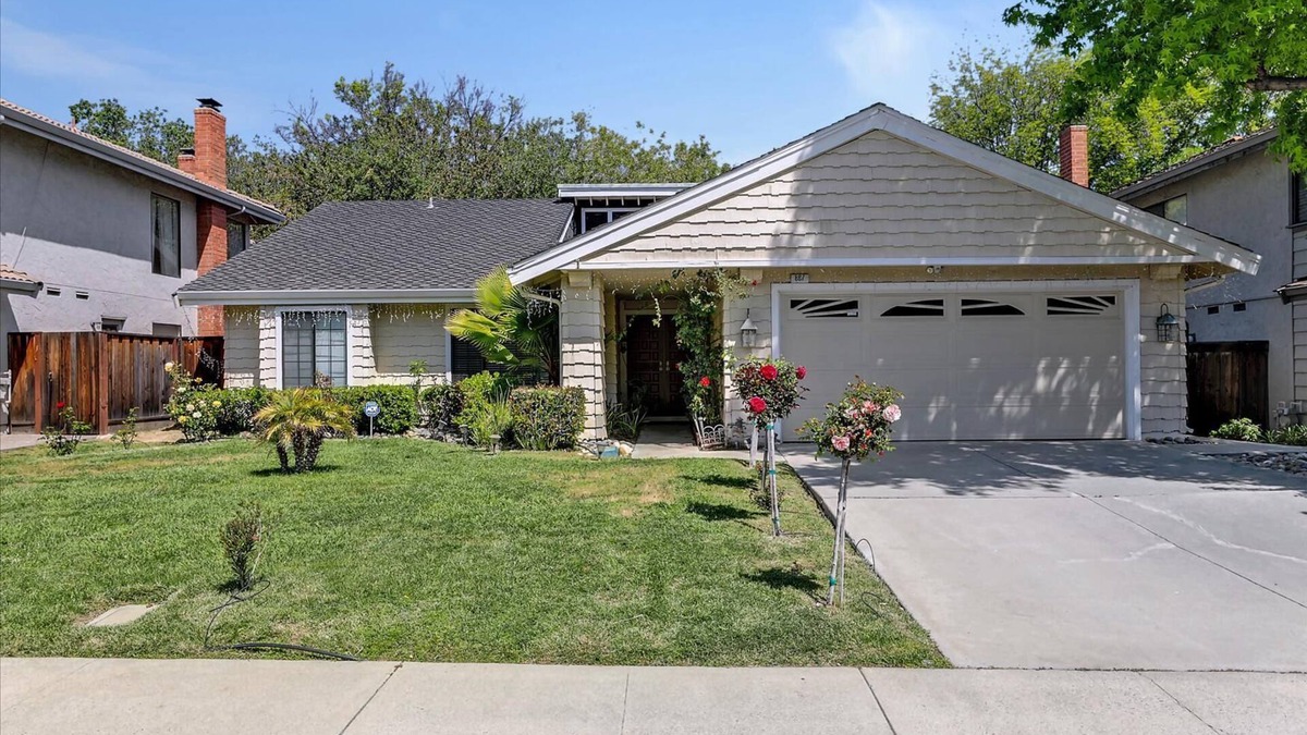 South San Jose House | Ideal location close to shopping , parks, lake.