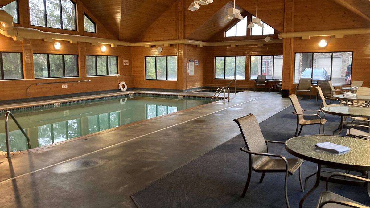 Crosslake House | Ideal location in Crosslake on the Whitefish Chain! Sleeps 12 with indoor pool!