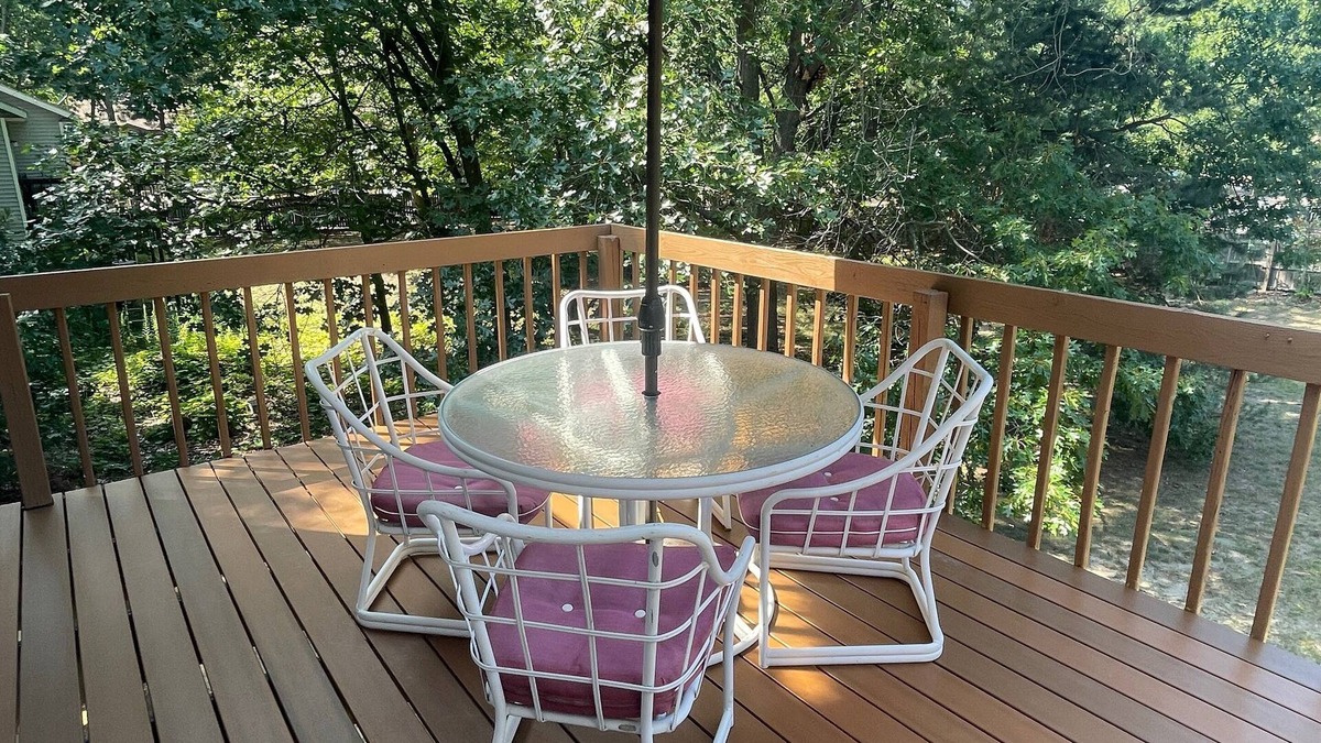 Saugatuck House | IDEAL Location in Saugatuck - 2 minutes to Downtown & Blue Star Trail @ Frt Door