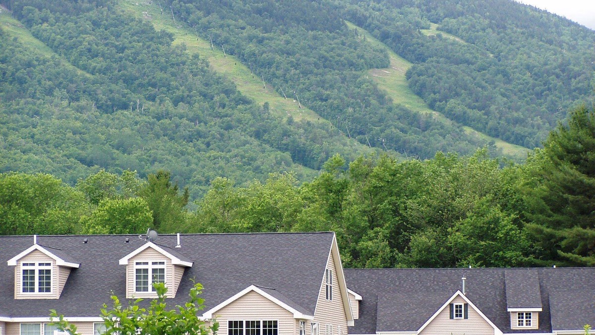 Sunday River Area Condo | Ideal location less than 2 mins away, very clean, relax and recharge!