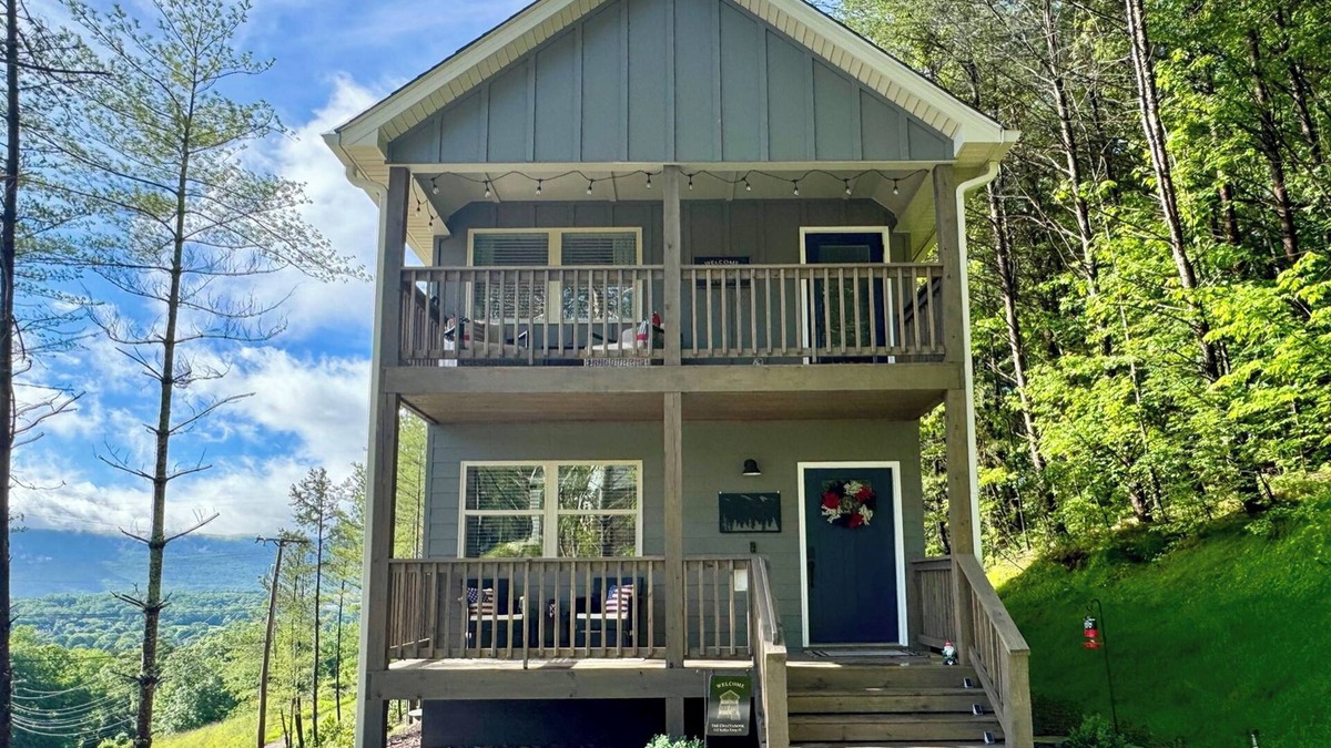 Lookout Valley Neighborhood Association House | Ideal Location & Mountain Views: Chattanooga Home!