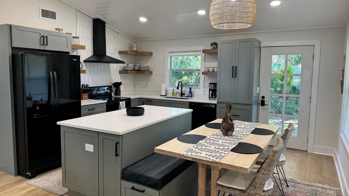 Weeki Wachee Gardens House | IDEAL LOCATION! Newly Renovated, Private Boat Ramp, Direct Access to the Gulf.