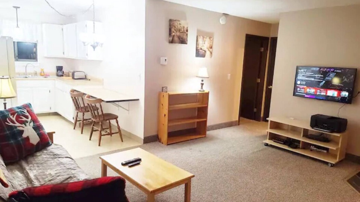 North Conway Condo | Ideal Location. Shop, Ski, Hike, Swim just minutes away