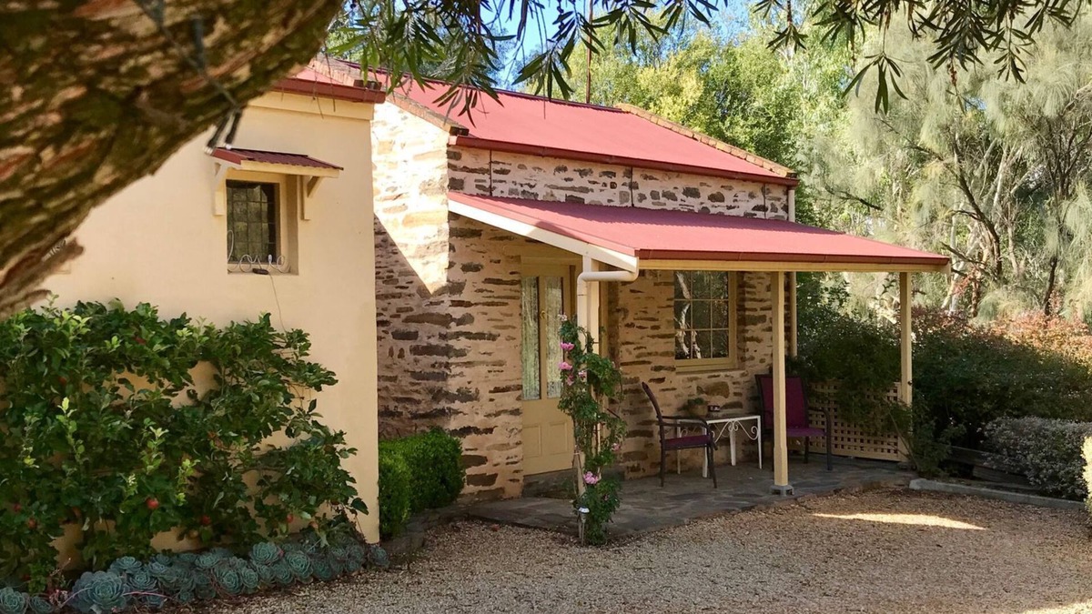 Strathalbyn Cottage | Ideal location to explore historic Strathalbyn, Wineries, good food and scenery