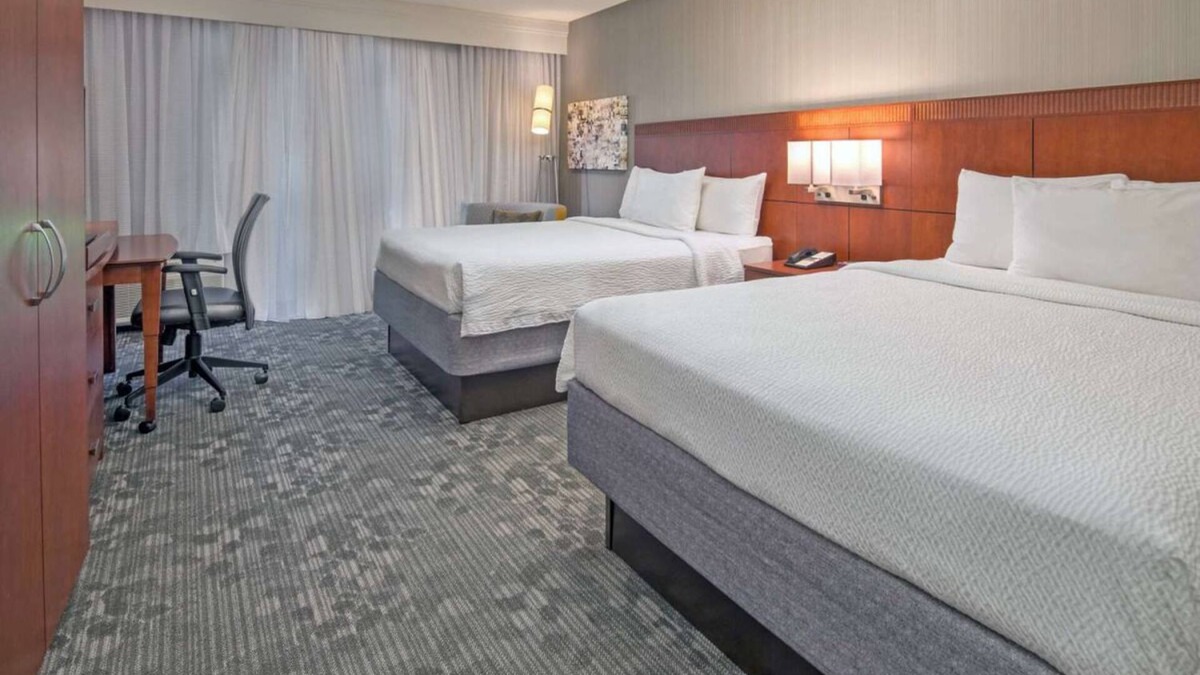 Bridle Trails Resort | Ideal Mix of Comfort and Value! Near Cougar Mountain Regional Wildland Park