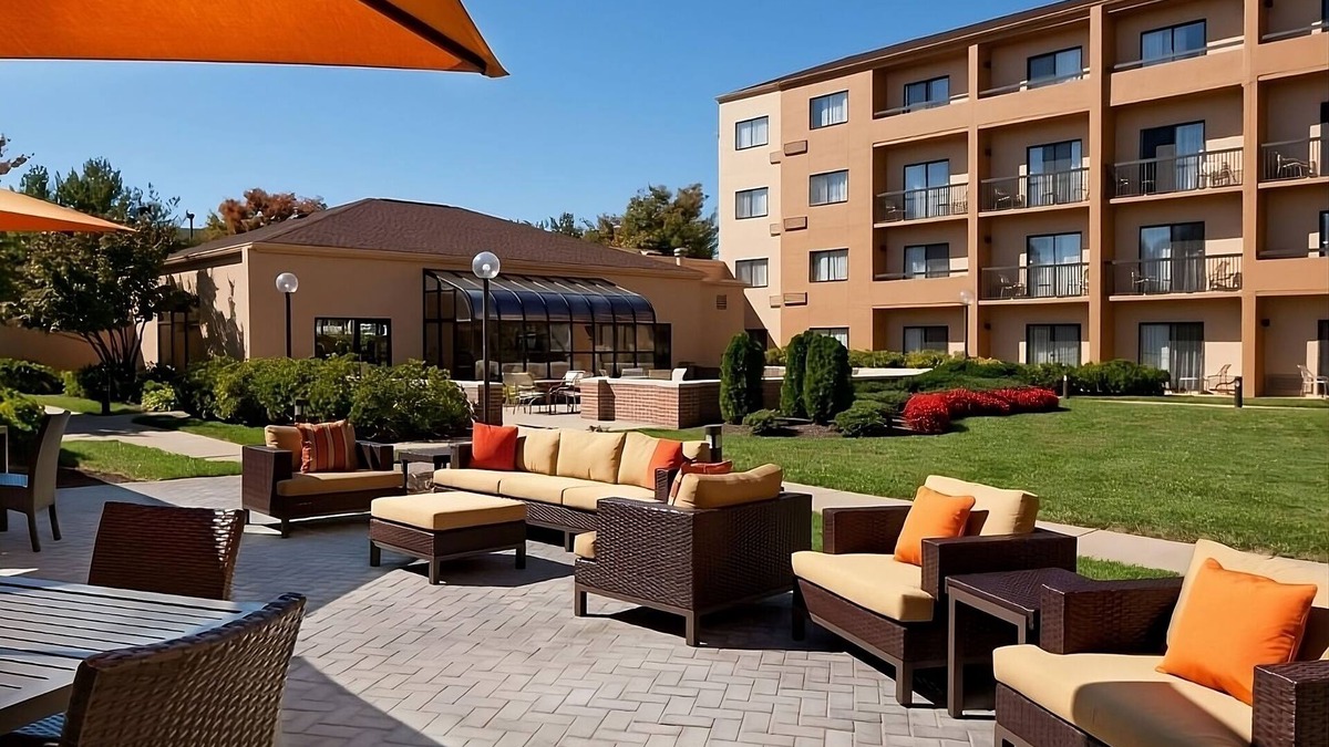 Columbia Hotel | Ideal Mix of Comfort and Value! Indoor Swimming Pool, Pets are Welcome!