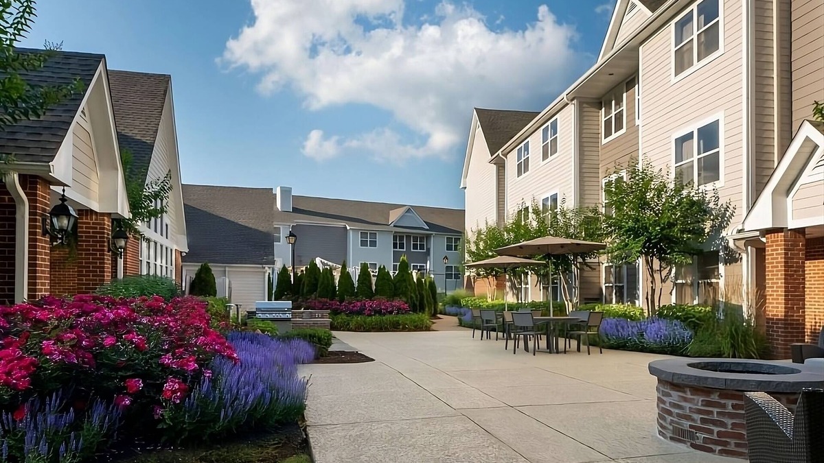 Fairfax Apartment | Ideal Mix of Comfort and Value! Free Breakfast, Pet-friendly Property!