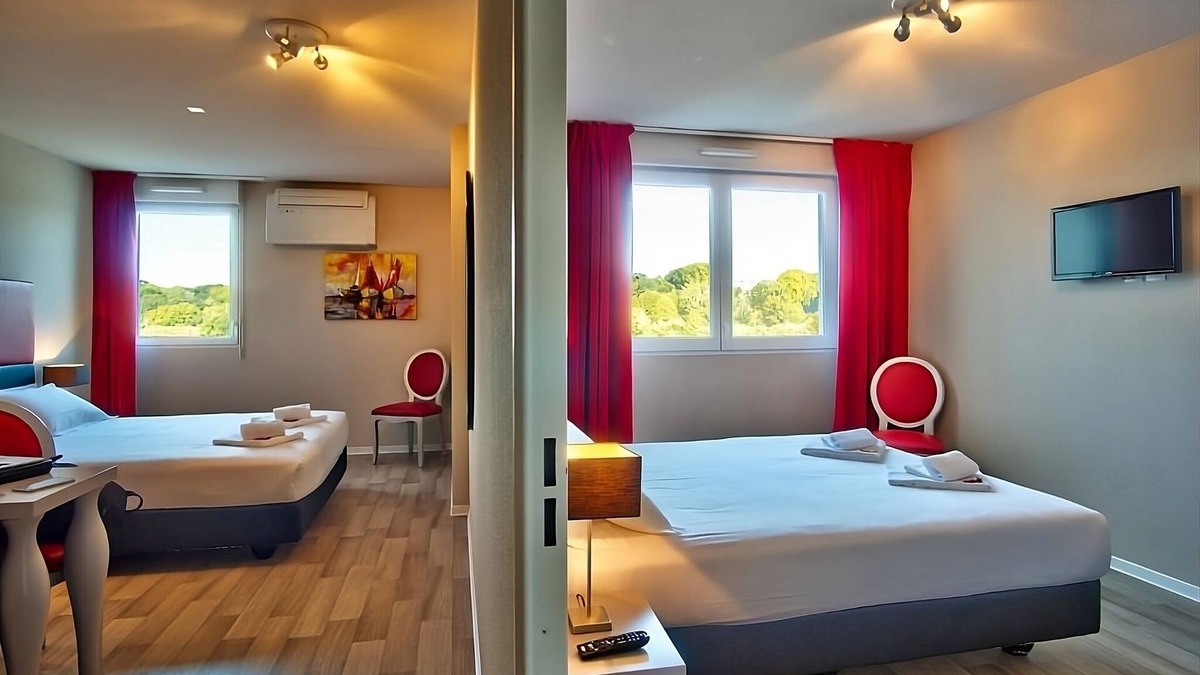 Mouguerre Hotel | Ideal Mix of Comfort and Value! 2 Comfortable Units, Pets Allowed, Free Parking!