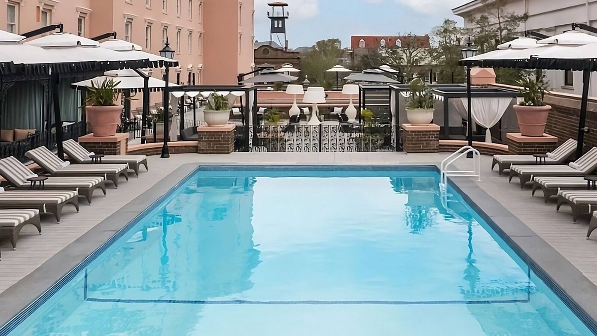 Charleston Historic District Hotel | Ideal Mix of Comfort and Value! Pet-friendly Property, Outdoor Swimming Pool!