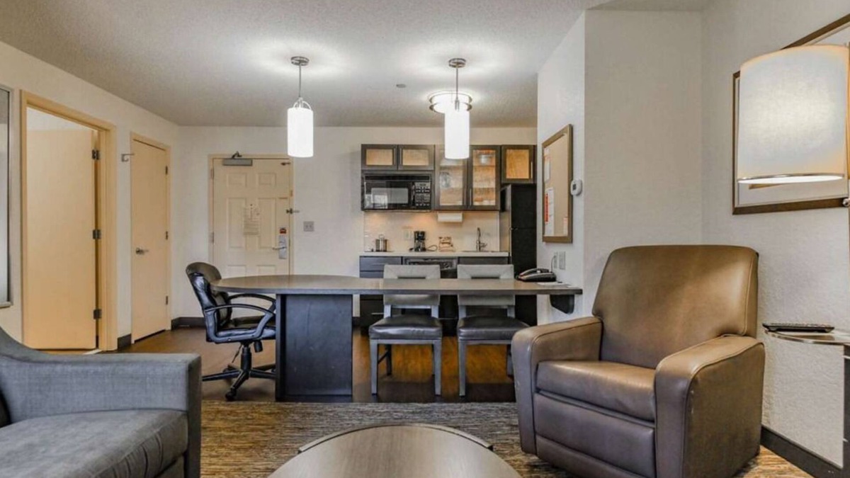 Huntsville Hotel | Ideal Mix of Comfort and Value! Pet-Friendly, Close to Sherwood Park