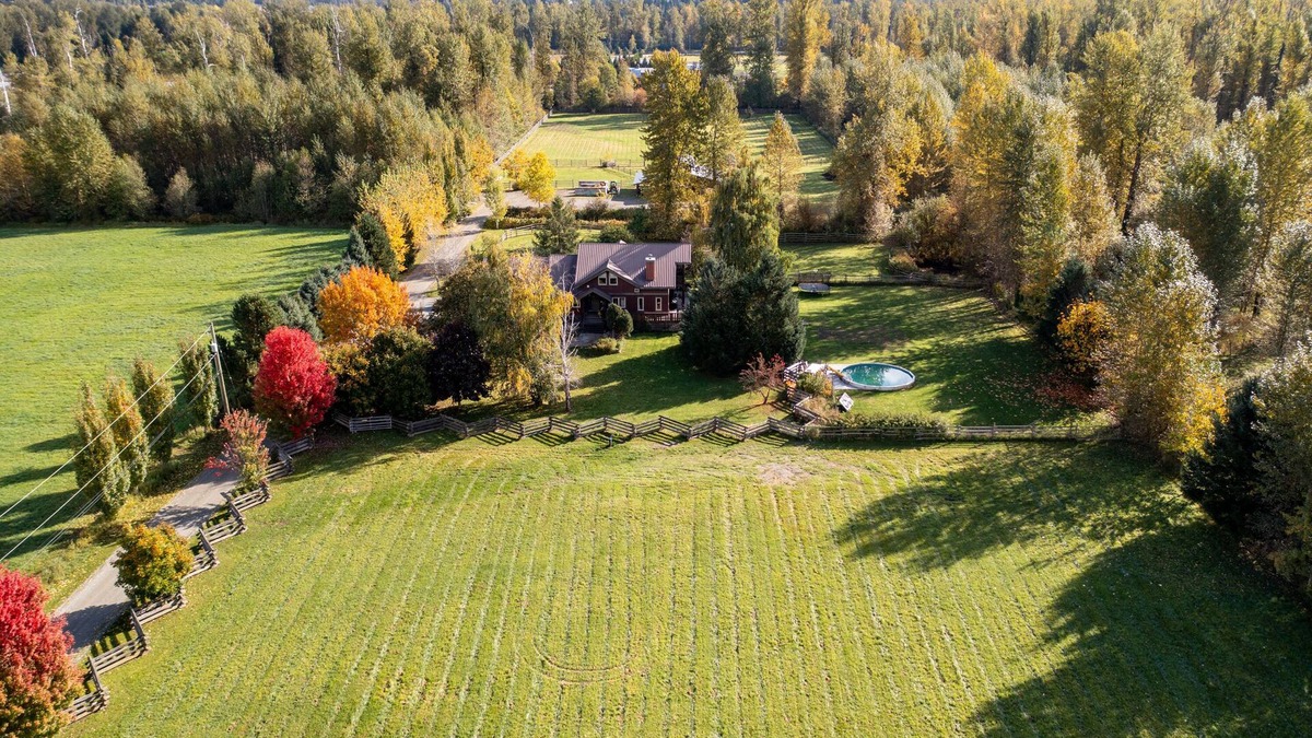 Pemberton House | Ideal Modern Farmhouse Retreat
