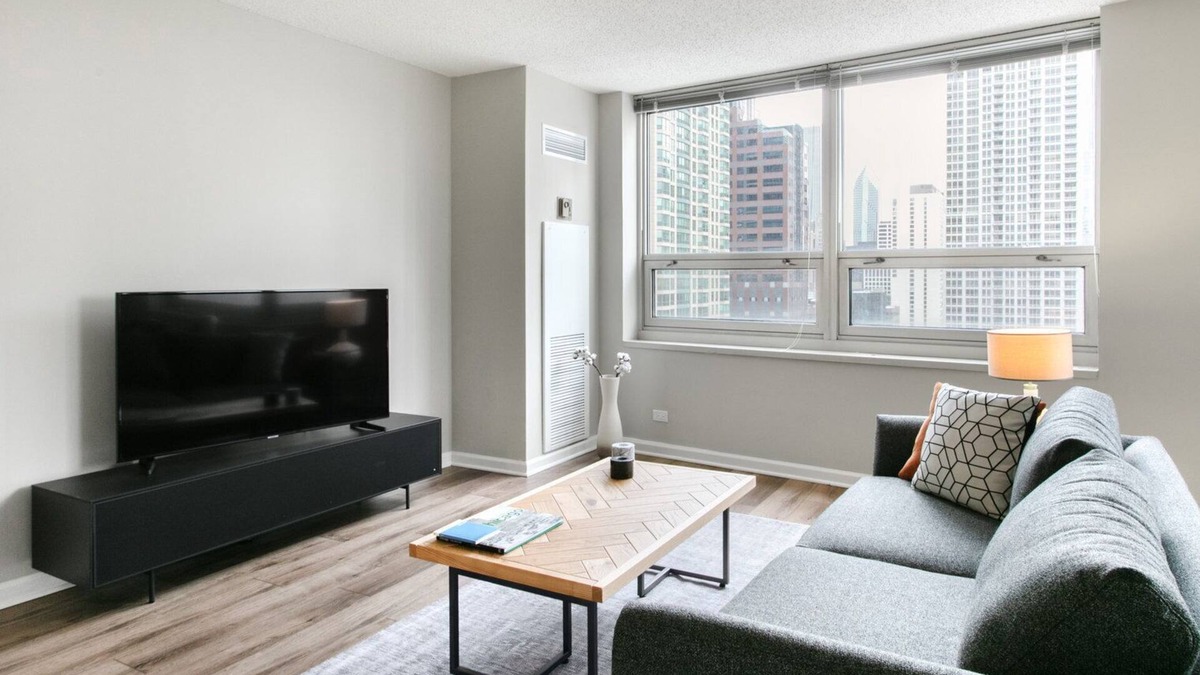 Rush and Division Apartment | Ideal River North 2BR w/Gym, W/D, near Magnificent Mile, by Blueground