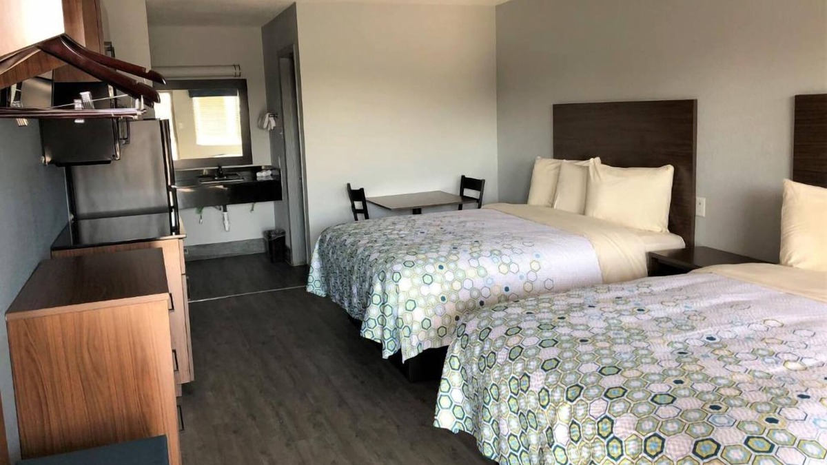 Arena District Hotel | Ideal Room for Families or Groups Near Alamo – Cozy and Affordable Stays