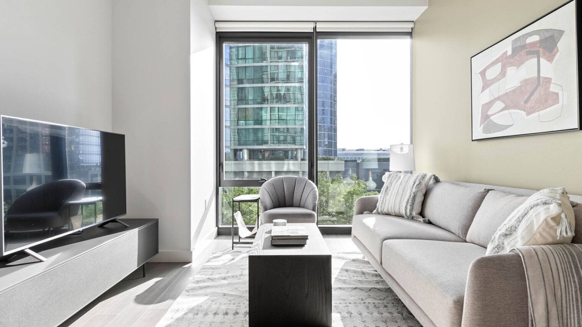 South Loop Apartment | Ideal South Loop 2BR w/Pool, BBQ & Gym, nr Grant Park, by Blueground