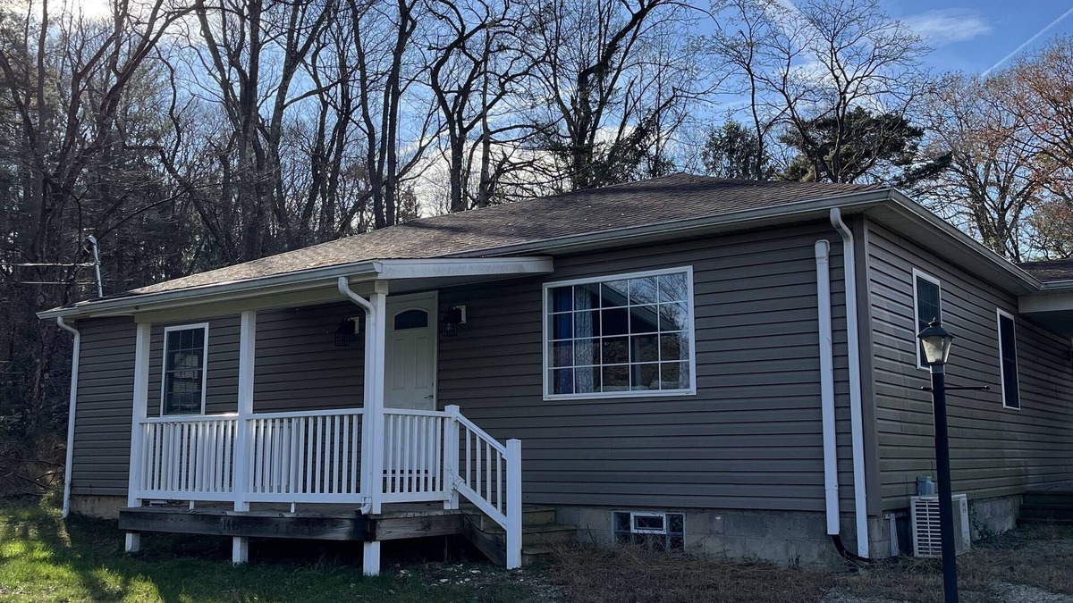 Gray House | Ideal spot for fall adventures - 10 min. from Ligonier. Pets welcome.