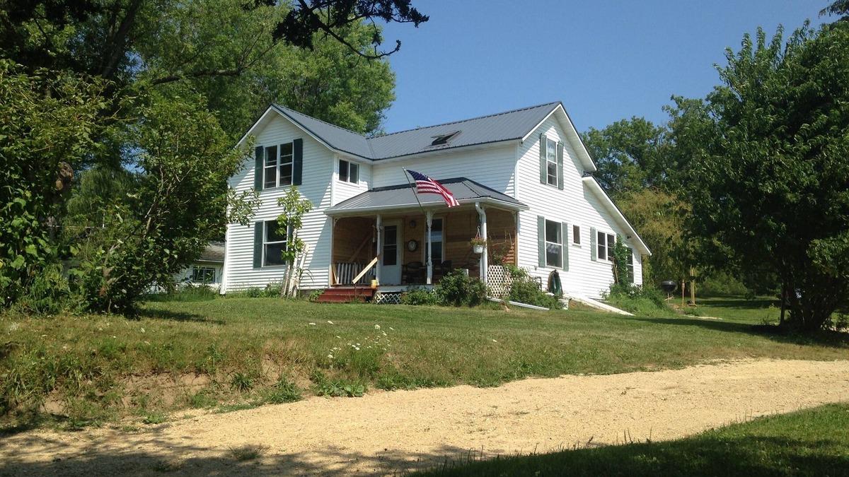 La Farge House | Ideal spot minutes from Kickapoo Valley Reserve, Wildcat StatePark & fly fishing