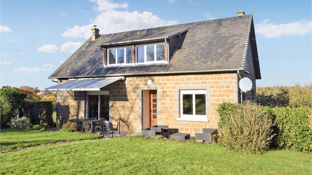 La Lucerne-dʼOutremer House | Ideal vacation home for families who want to enjoy Normandy.