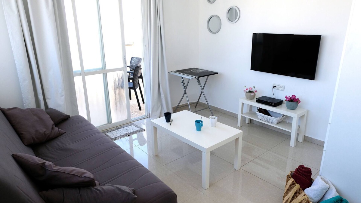 Netanya Apartment | Ideal Vacation/Vacances idéales @ Barbara