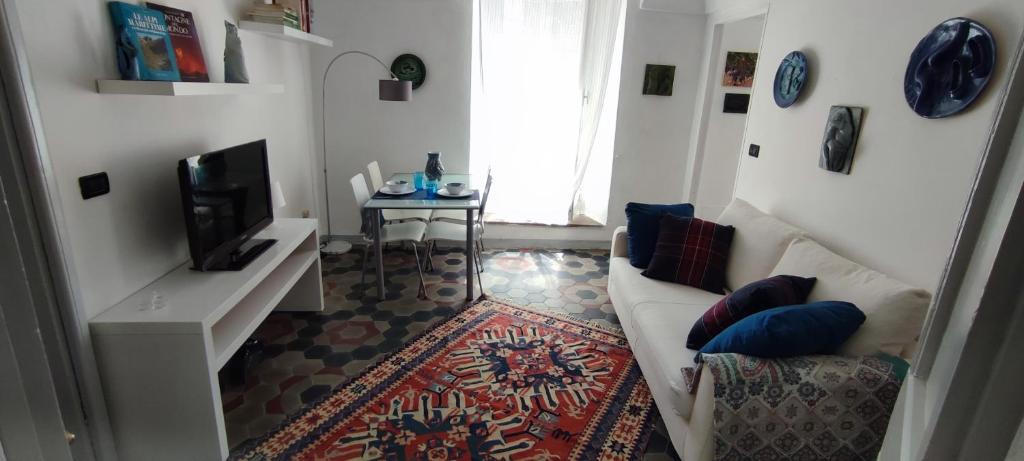Cisano sul Neva House | Ideale per escursionisti, a pochi minuti dal mare e dalle falesie- Casa Celeste
