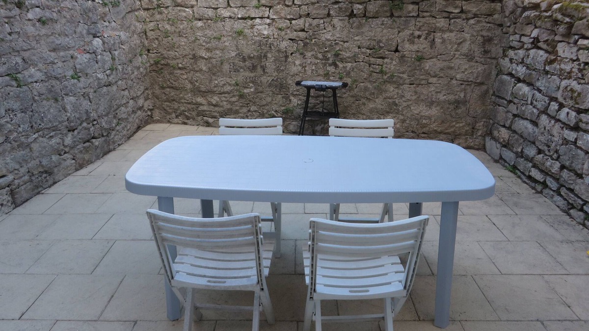 Clairvaux-les-Lacs Apartment | Ideally located apartment with terrace 10 minutes from the beach