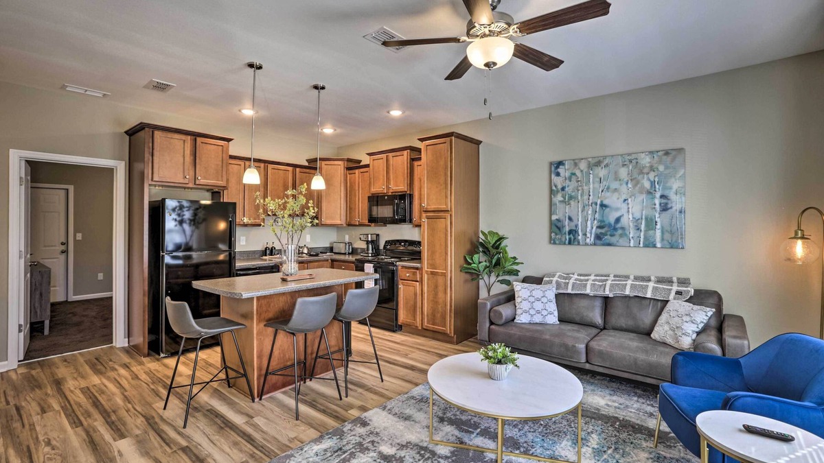 Tallahassee Condo | Ideally Located & Elegant Condo w/Balcony!