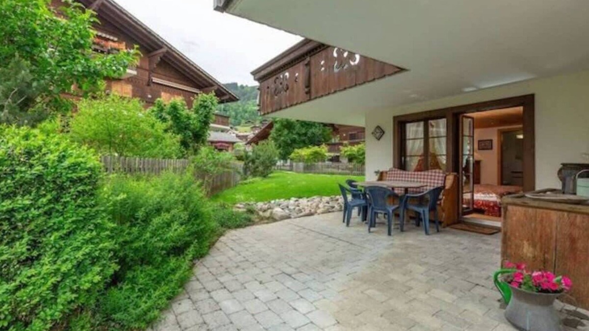 Saanen Apartment | Ideally Located Ground Floor Flat in Saanen Center