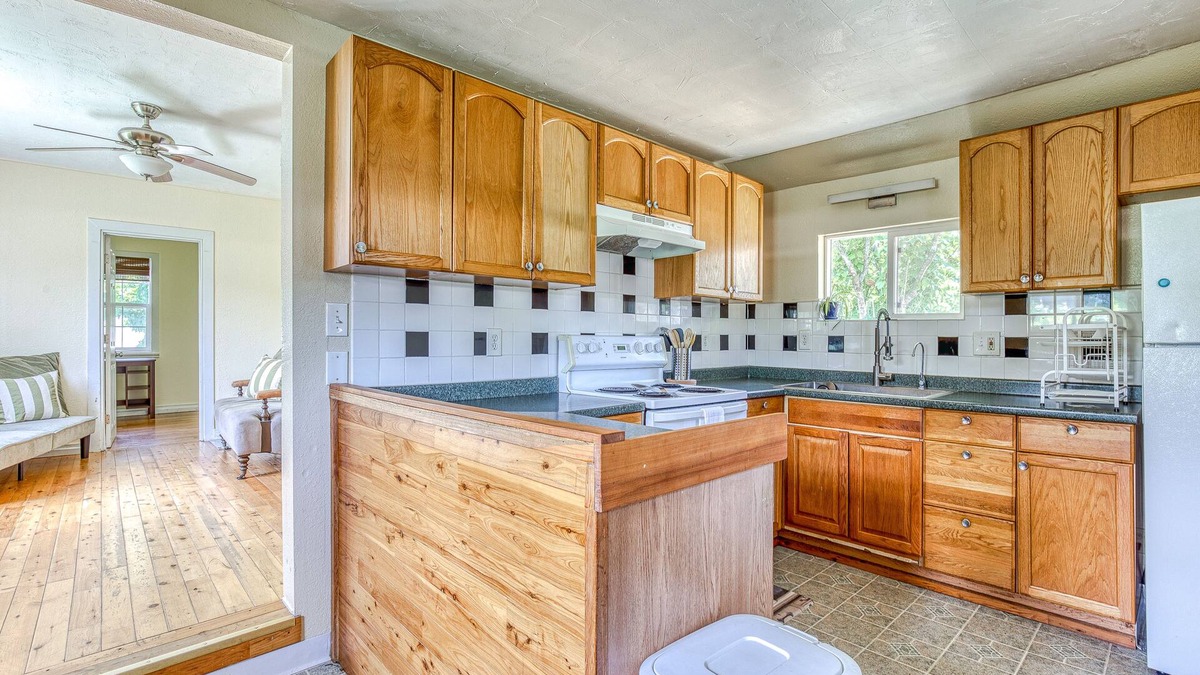 Mt. Hood - Columbia River Gorge House | Ideally located home in the Gorge with front porch, WiFi & washer/dryer