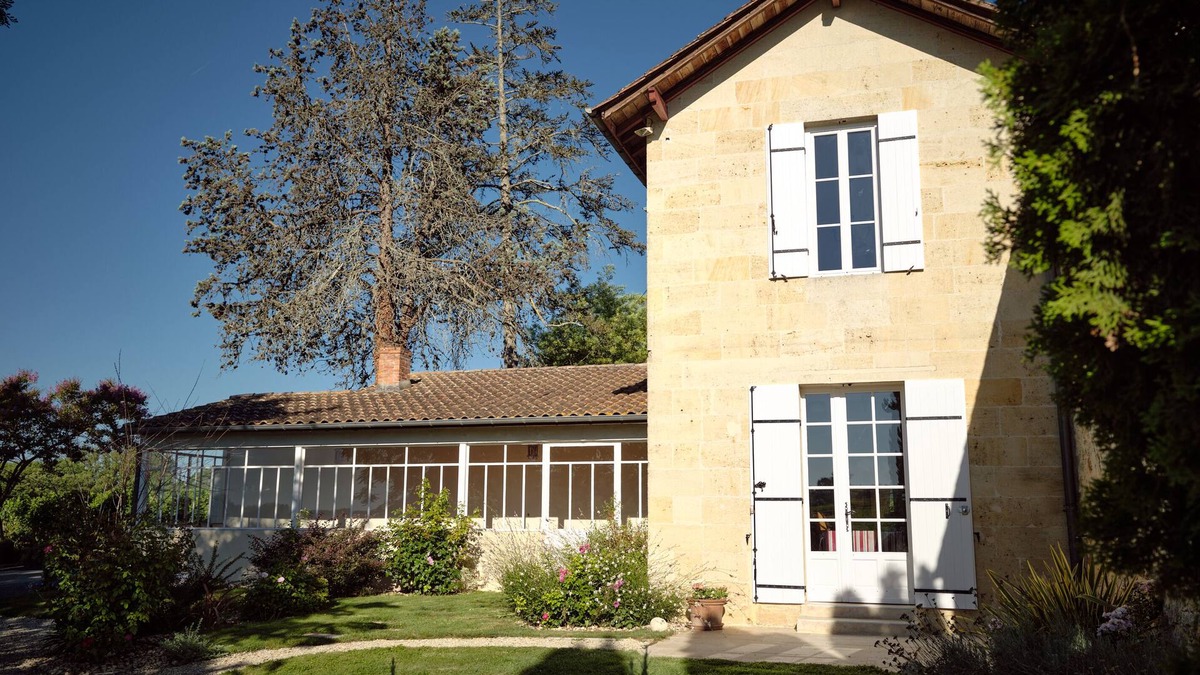 Montagne Cottage | Ideally located St Emilion Beautiful stone house in Bachus gite