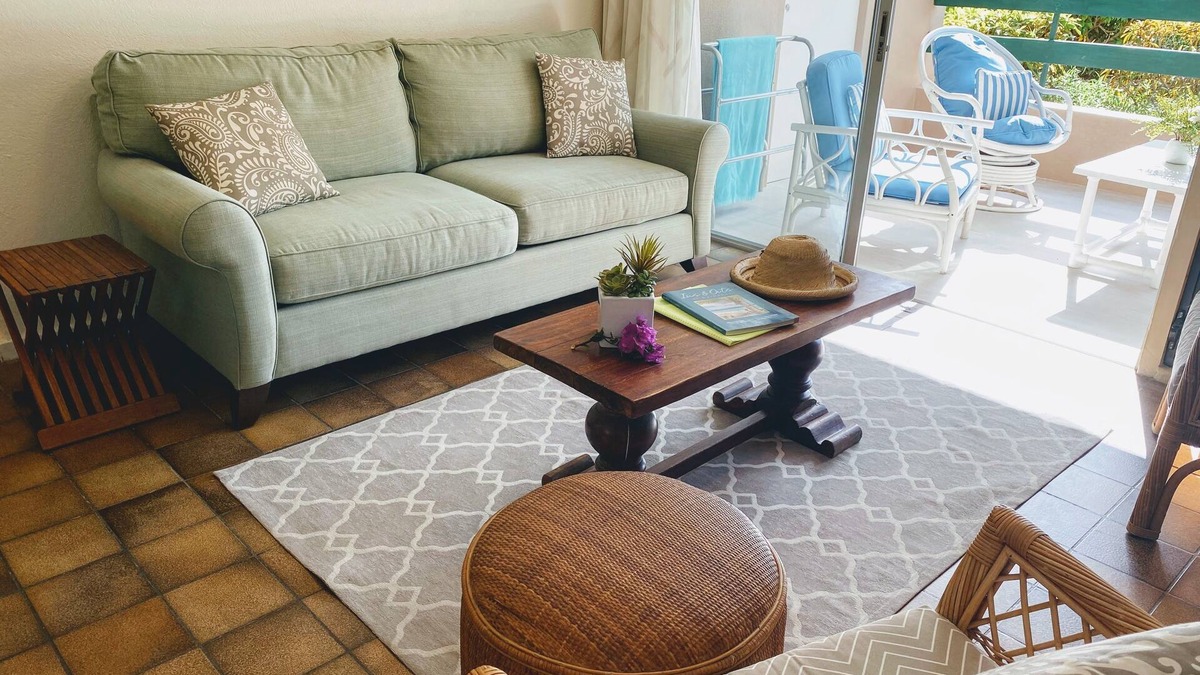 Garrison Historic Area Condo | Ideally located Two Bedroom Apartment close to beach