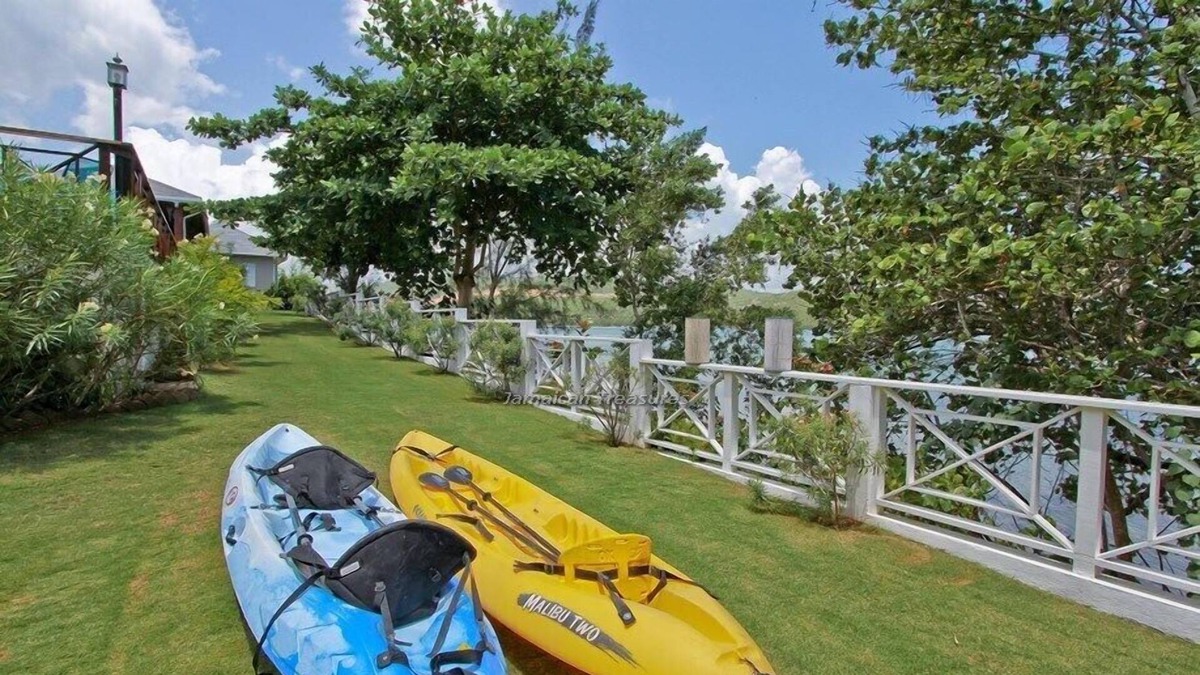 Rio Bueno Villa | Idleawile-Beachfront, Private Pool, Sea Kayaks, Own cook and Housekeeping staff!