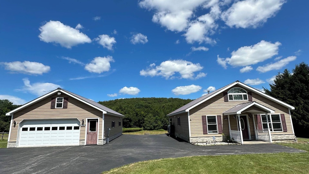 Brookfield House | Idlic home in an amazing setting, close to Hamilton, Clinton and Cooperstown.