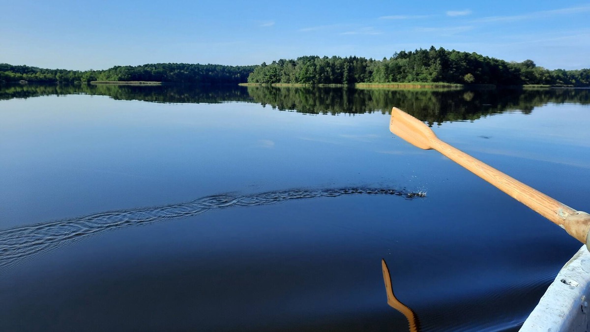 Wittstock/Dosse House | Idyll at the Baalsee bungalow, sleeping barrel and rowing boat