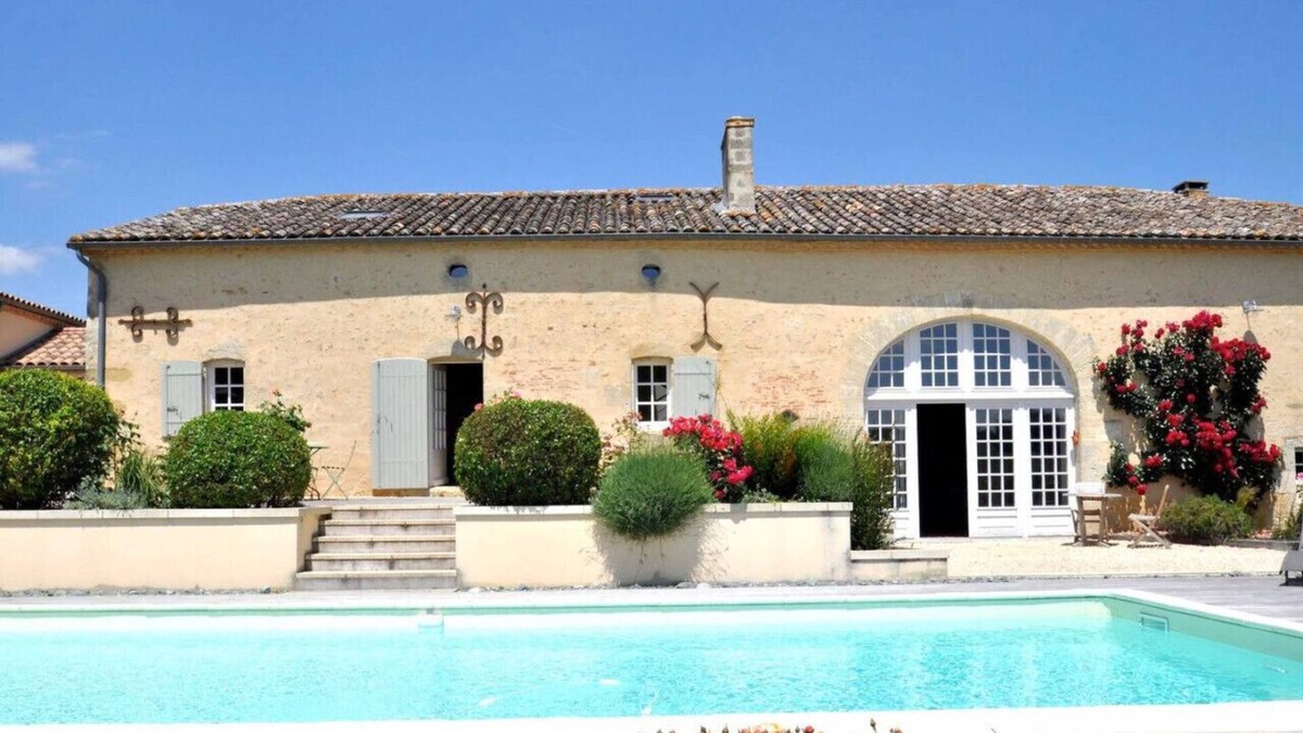 Saint-Vivien-de-Monsegur Villa | Idyllic Villa in Rural SW France with Pool & Views