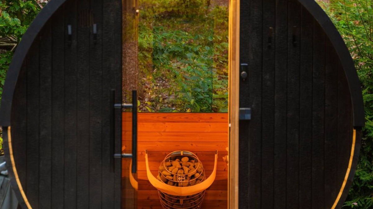 South Bloomingville Apartment | Idyll Reserve 5 | The North - luxury, pet-friendly, sauna, hot tub, fireplace
