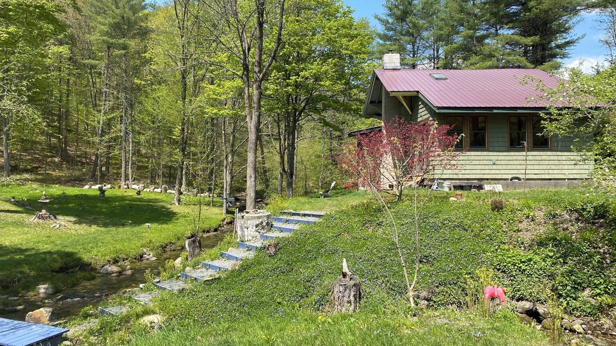 Brookline House | Idyllic 1-bedroom house by beautiful stream in lovely Vermont forest