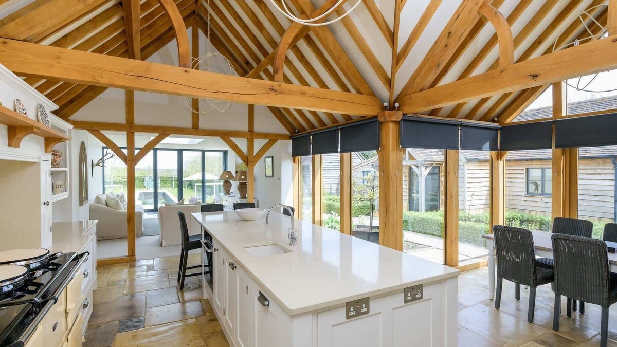 Pershore House | Idyllic 17th Century Thatched Cottage & Garden