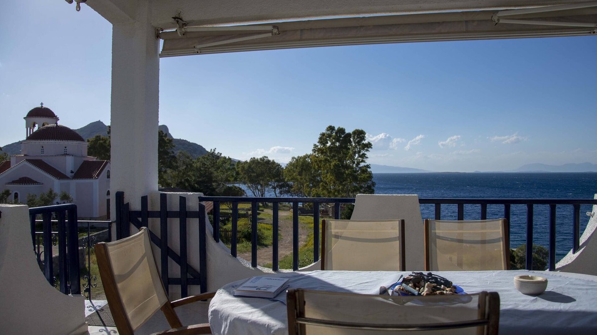 Perdhika Apartment | Idyllic 2 bedroom apartment on the water's edge