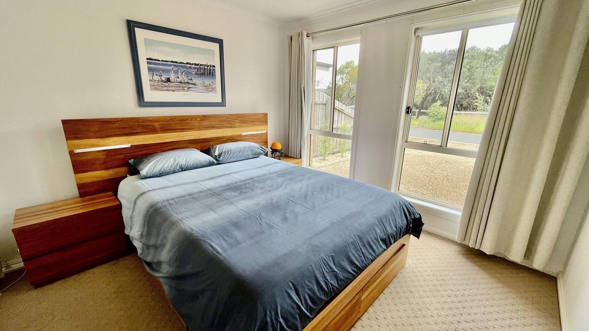 St Leonards House | Idyllic 3 bedroom holiday accommodation, short walk to beach.